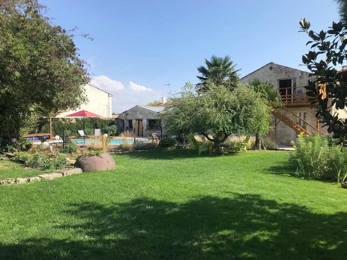 Le Clos Des Grandes Rivieres Sainte-Soulle Luaran gambar